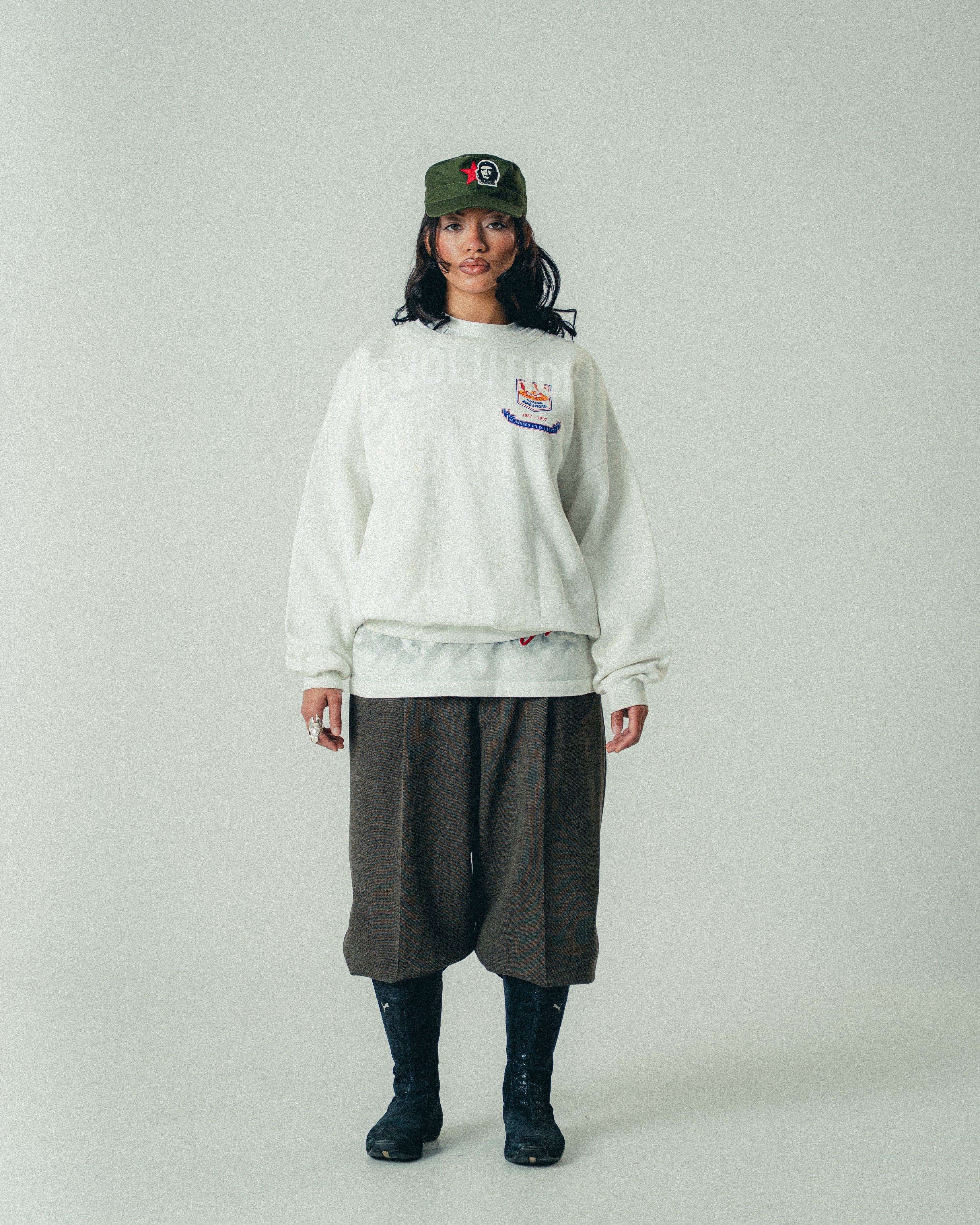 WHITE REVOLUTION CREWNECK