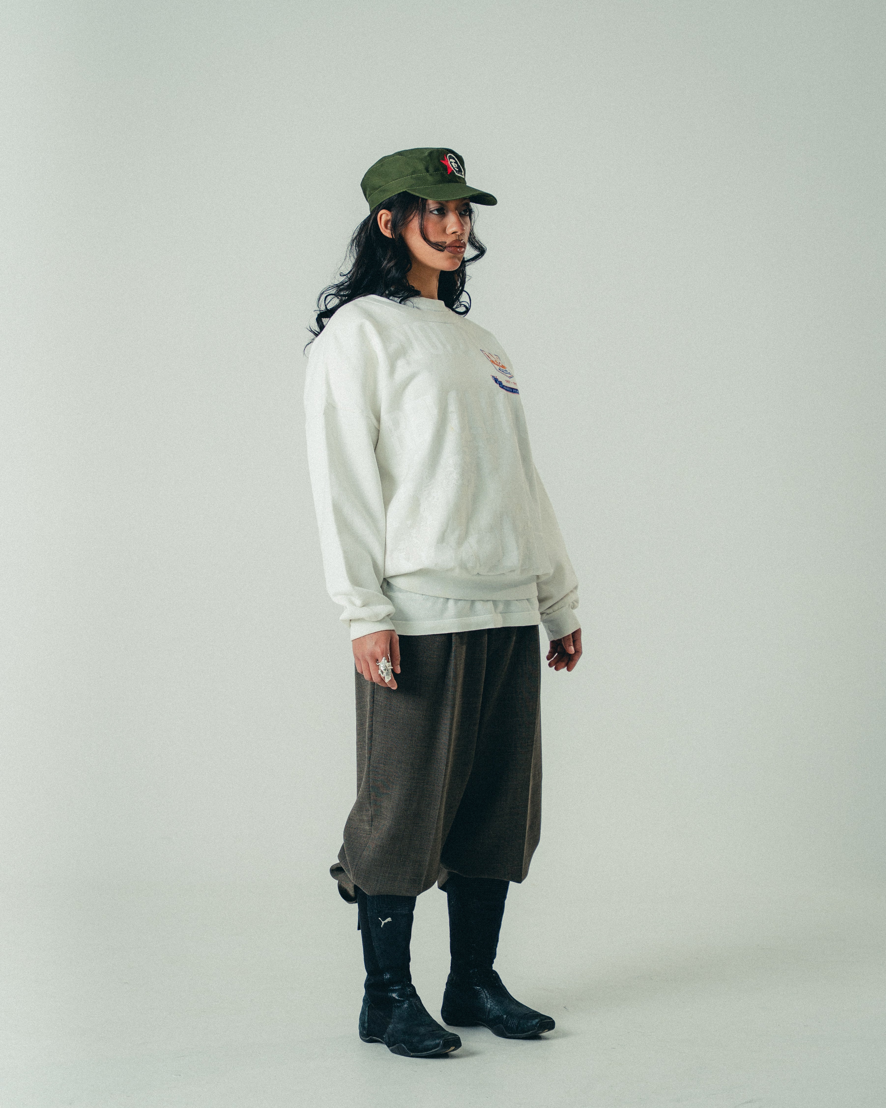 WHITE REVOLUTION CREWNECK