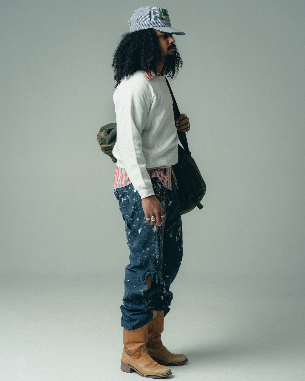 WHITE REVOLUTION CREWNECK